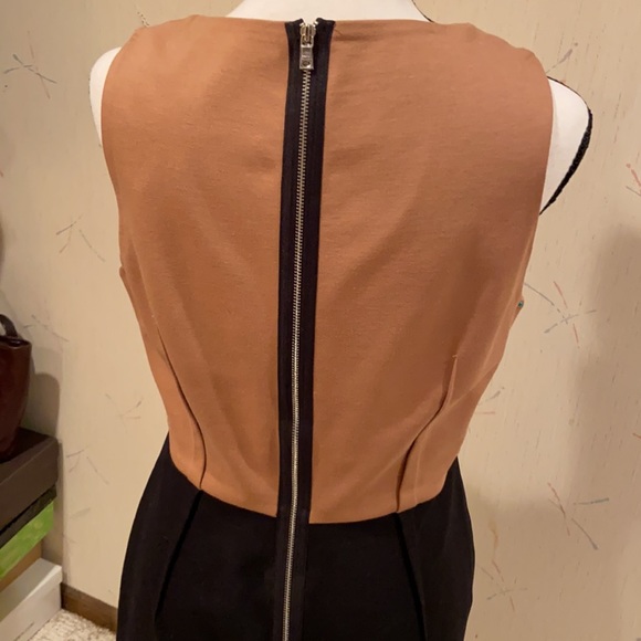 A beautiful knee length cocktail dress - Picture 3 of 4